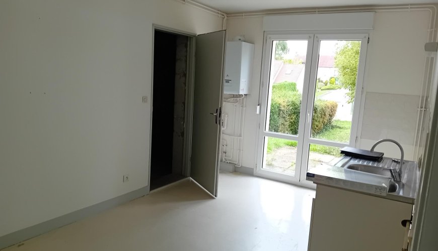 Maison à SAINT-LANGIS-LES-MORTAGNE
